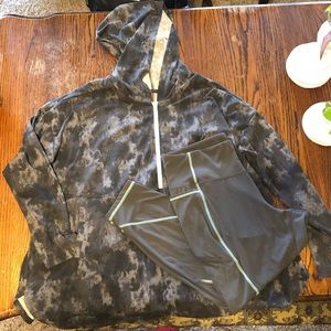 Livi Active set. Women’s long sleeve Adirondack with pockets and leggings.